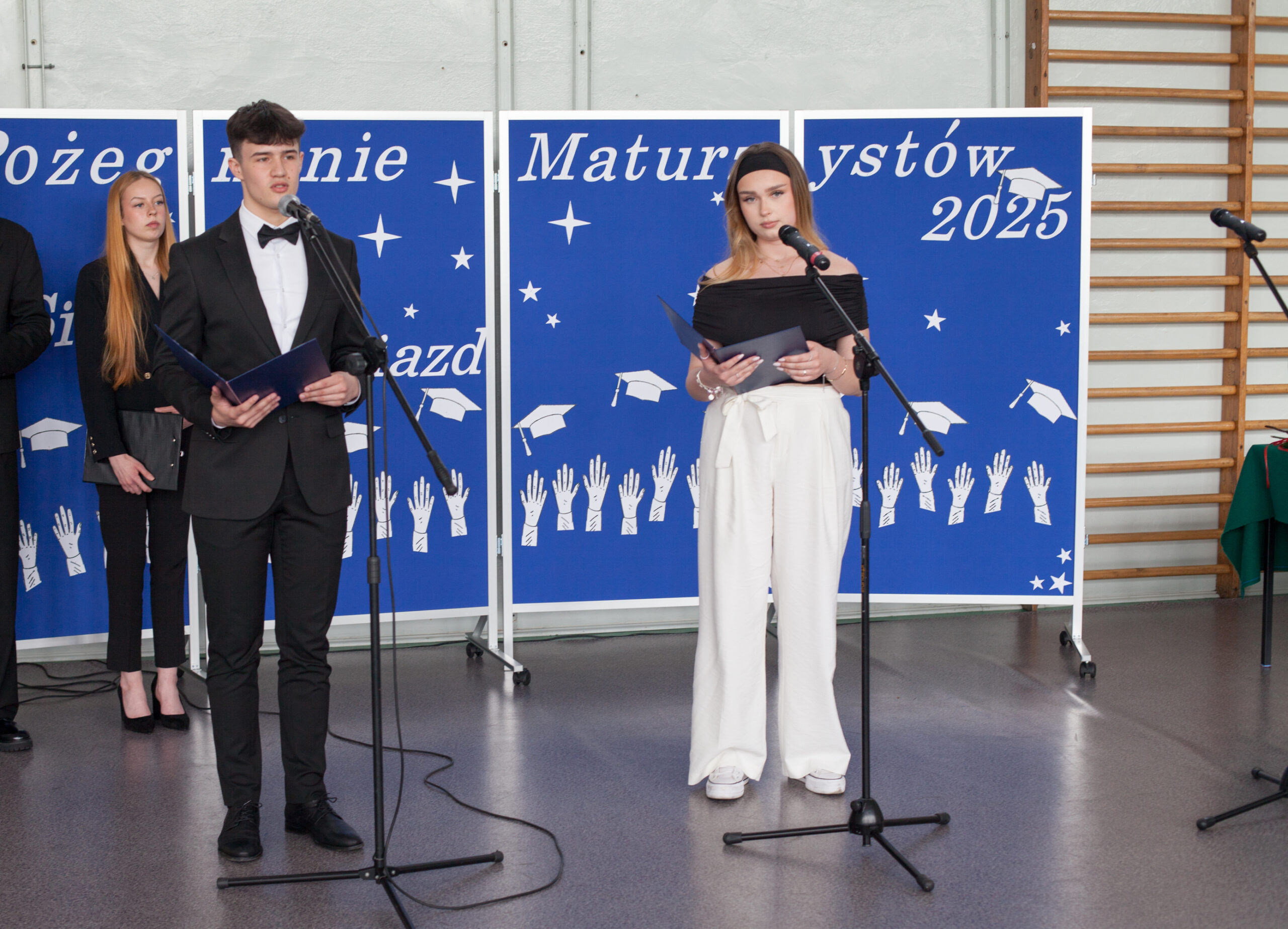 Rozstania nadszedł czas – pożegnanie absolwentów