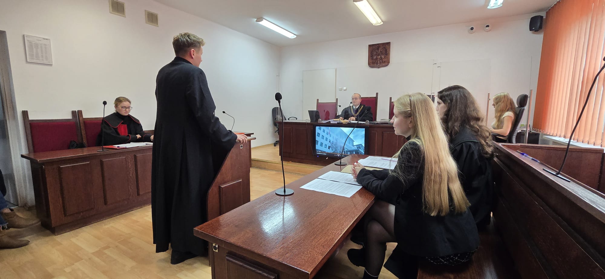 Lekcja prawa na sali sądowej — nasi uczniowie na rozprawie „Pszczoły”